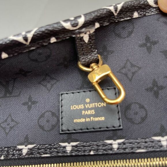 Authentic Louis Vuitton Women's Limited Edition Neverfull MM Geometric Totes - Picture 6 of 14